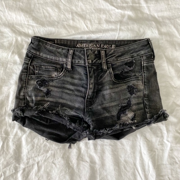 2/$40💜 CLOSET CLEAN OUT: American Eagle black washed denim shorts - Picture 1 of 9